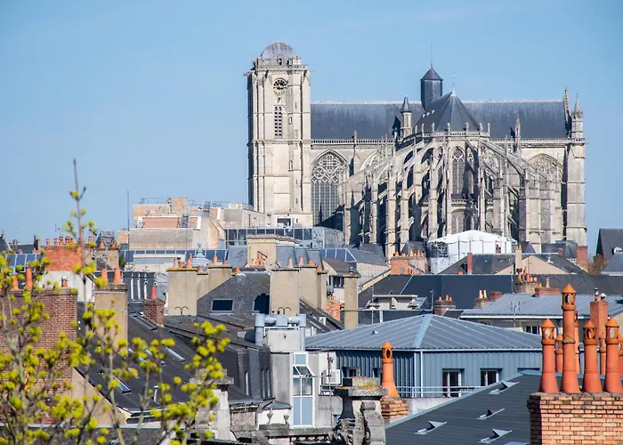 Escale Au Coeur Du Mans, Entre Gare Et Centre